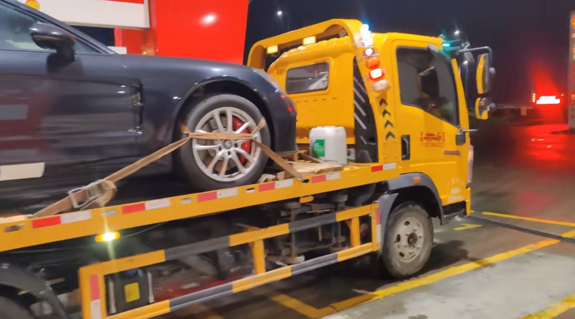 文山行车途中遇到突发状况该如何呼叫道路救援？